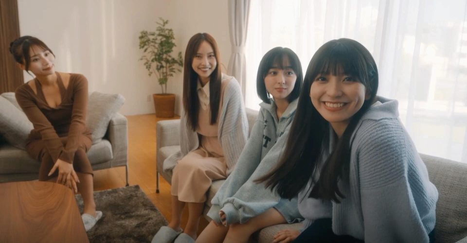 toot-toot-toot~Love signals are ringing off the hook.，My beautiful roommates taught me how to be calm.？/Roommates, Romance, and Ringing Hearts