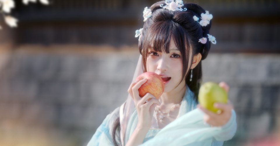 fallen from power！I’m surrounded by beautiful women.！2/Love is All Around 2