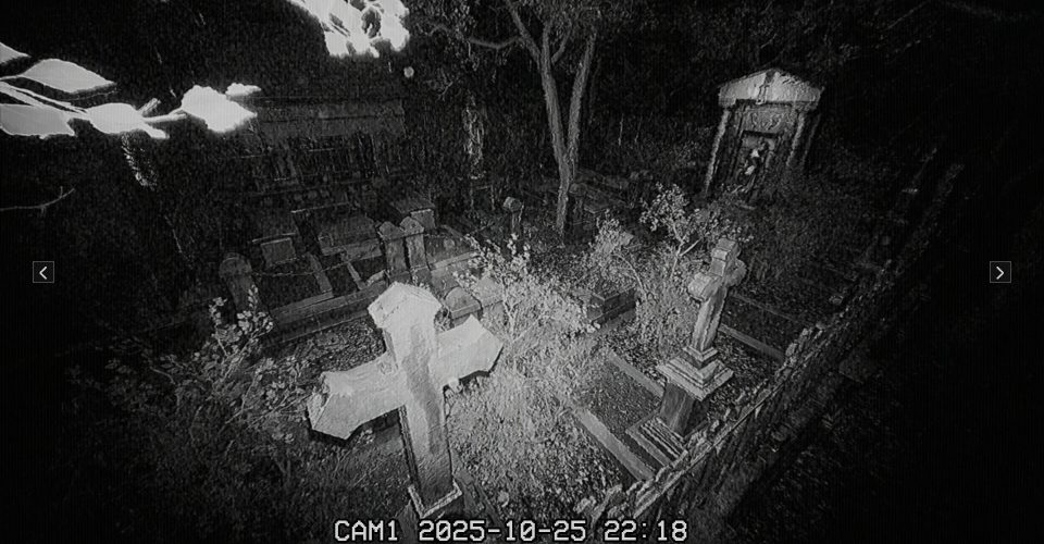 Night shift at the cemetery/The Cemetery Shift